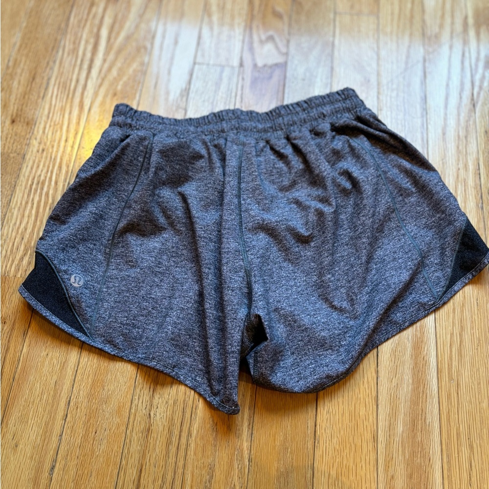 Lululemon Hotty Hot Shorts - low rise 4”, size 6